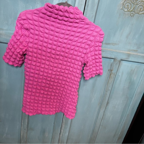 Oddy Women's Pink Bubble Top Short Sleeves Mock Turtle Neck Size Small NWT - Picture 2 of 8